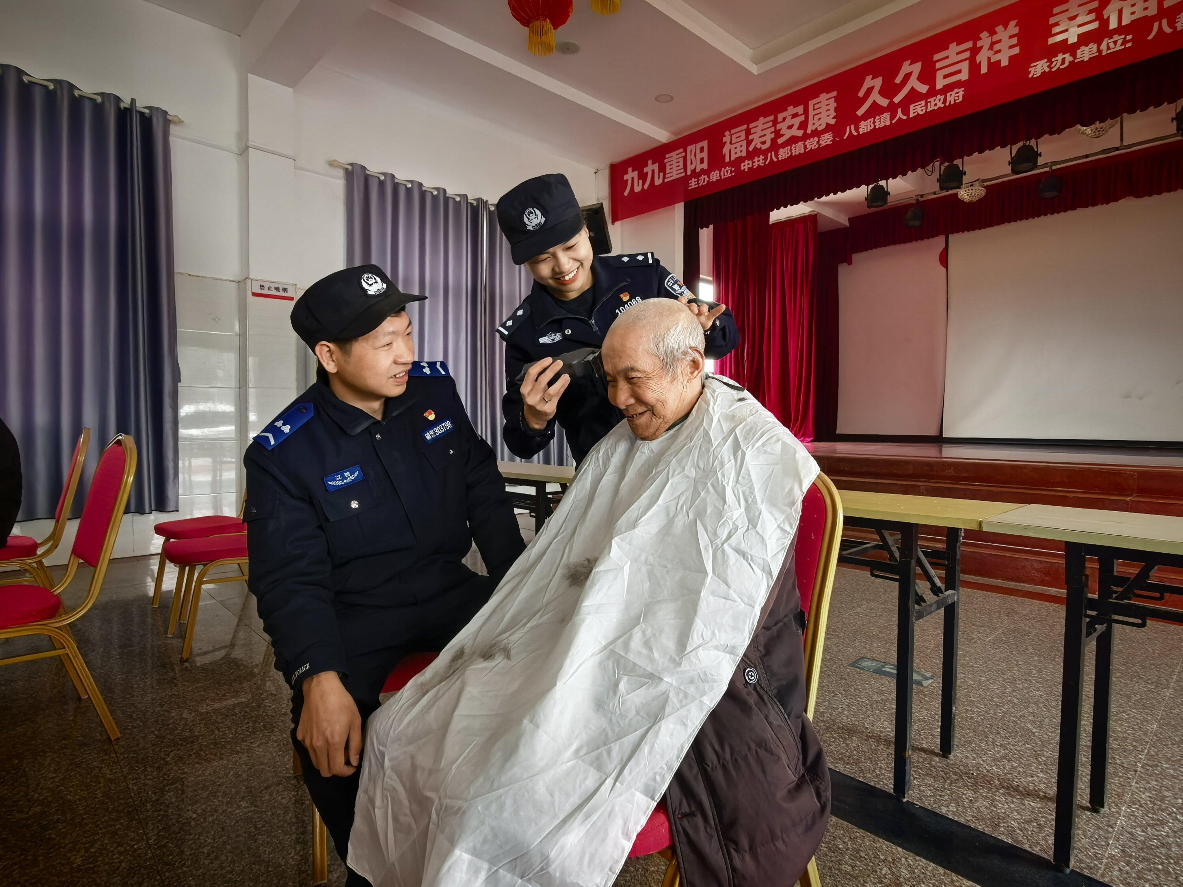 江西吉水公安：“雷鋒日”開展文明實踐服務活動