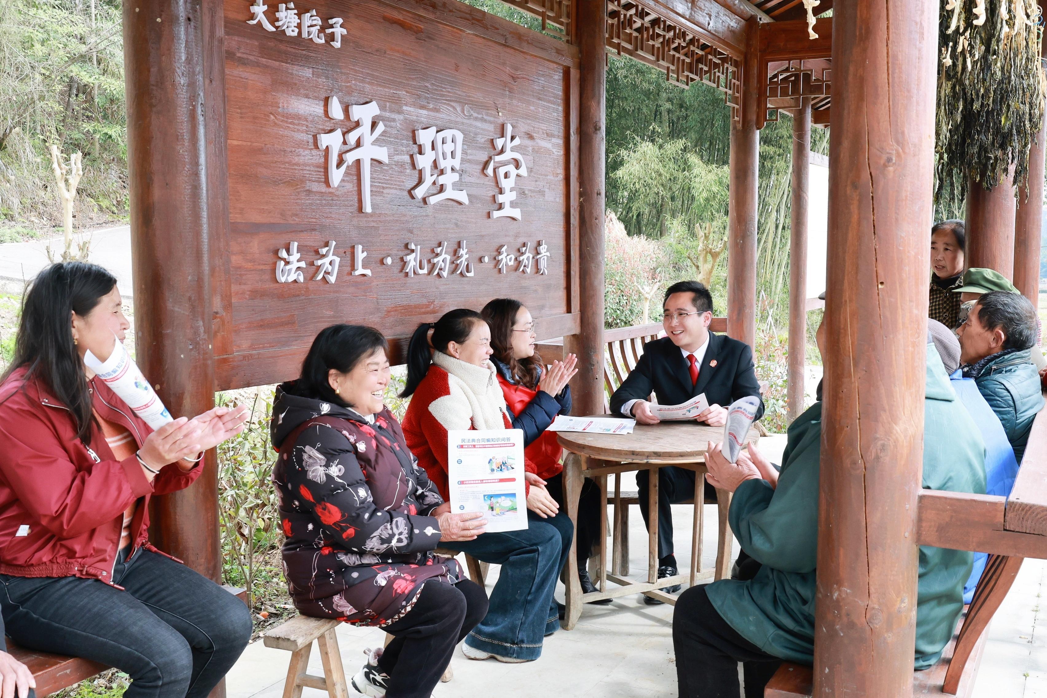 和諧鄰里法治相伴