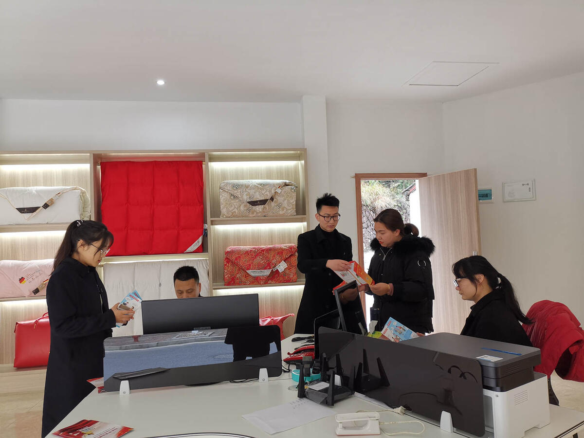 淳安司法：憲法宣傳進(jìn)企業(yè)，“把脈問診”開良方